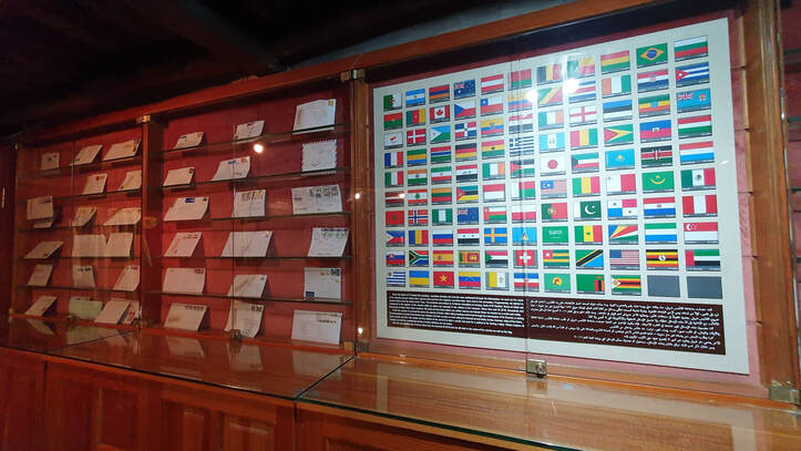 Cartas sobre Milagres e Bandeiras de seus Países de Origem.